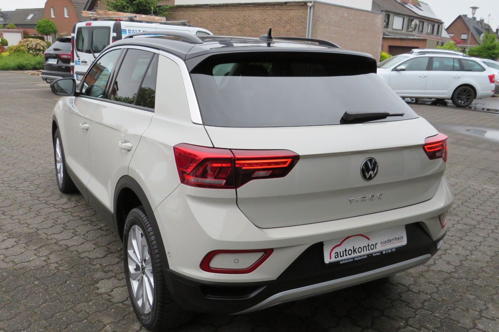 Fahrzeugabbildung Volkswagen T-Roc Life AHK ACC SITZH GJ NAVI APP 1.HD