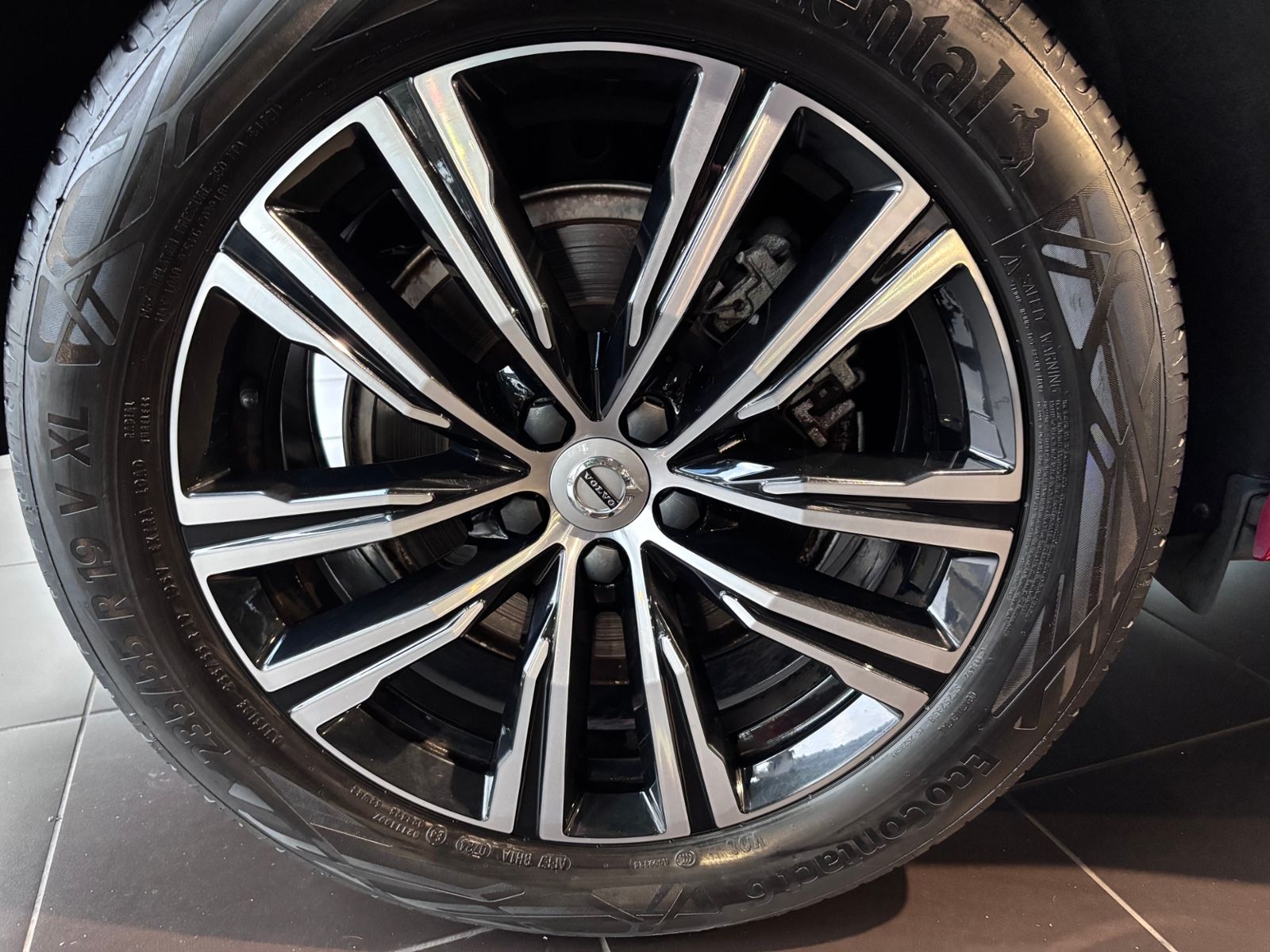 Fahrzeugabbildung Volvo XC60 R Design PANO LED NAVI ALU