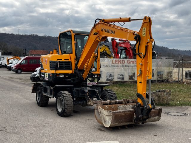 Hyundai Robex 55W-9A Mit Drei Löffeln