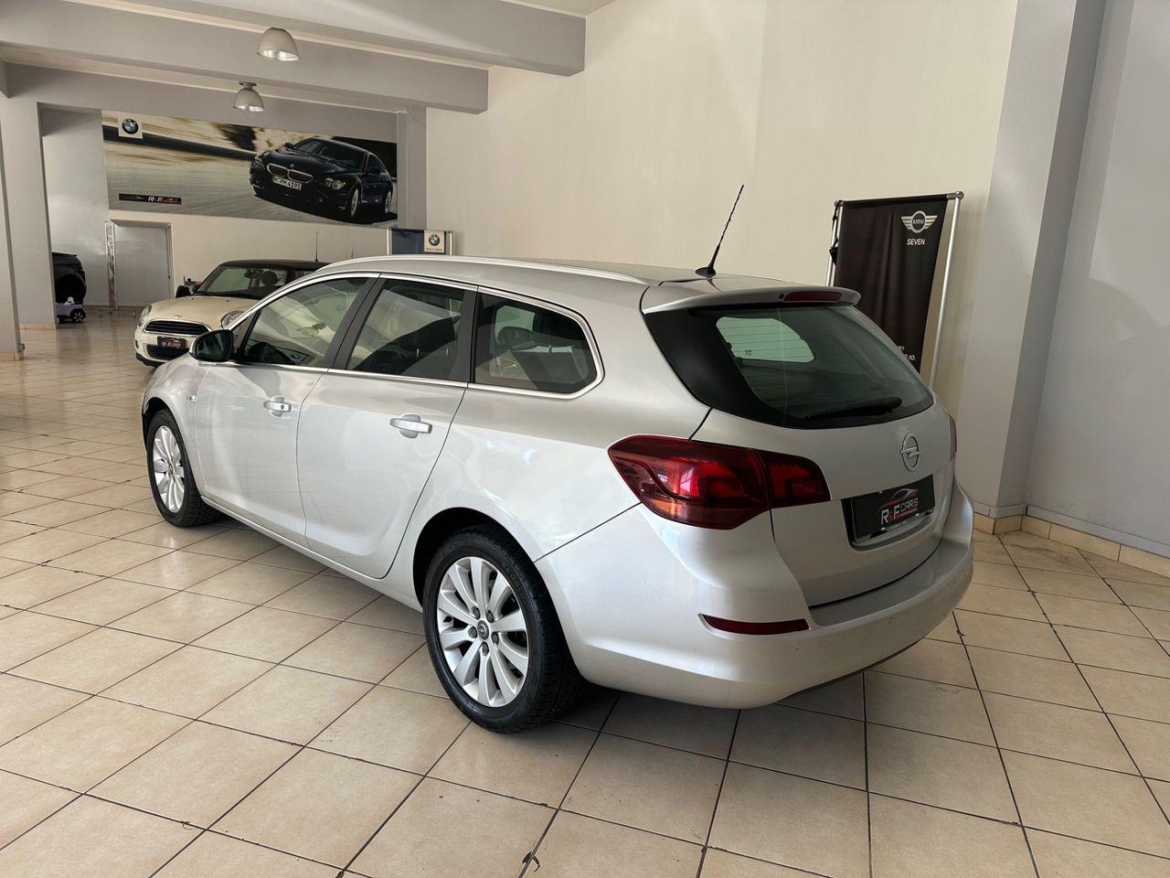 Opel Astra 2012 — photo 5