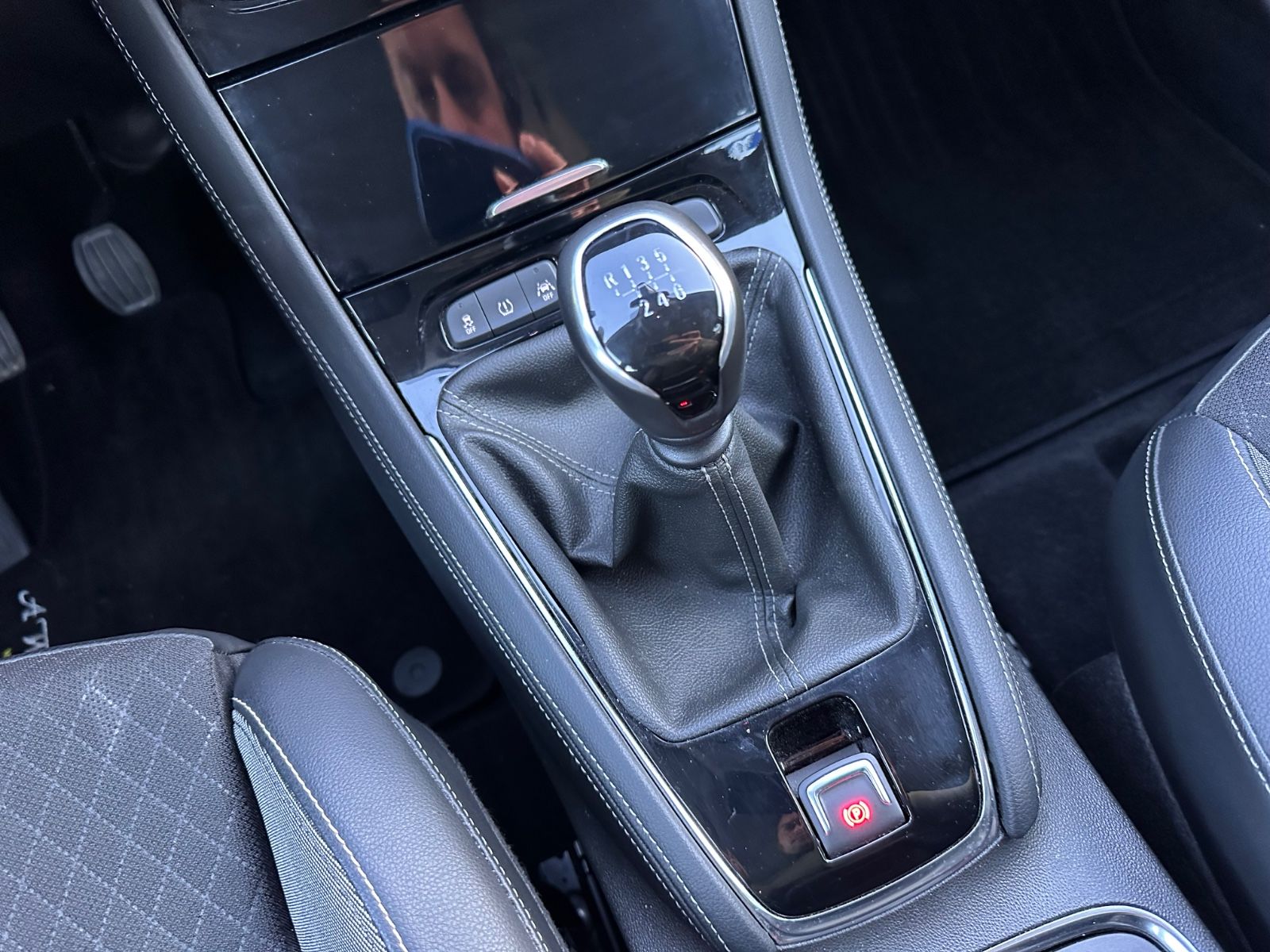 Fahrzeugabbildung Opel Grandland (X) 1.2 Turbo Navi/LED/SHZG/APP/GRA