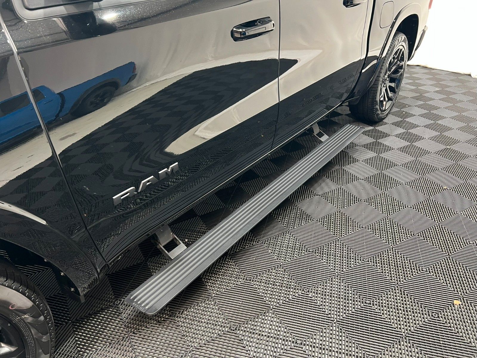 Fahrzeugabbildung Dodge RAM 1500 Limited Night  H/O 3.0L / MFT