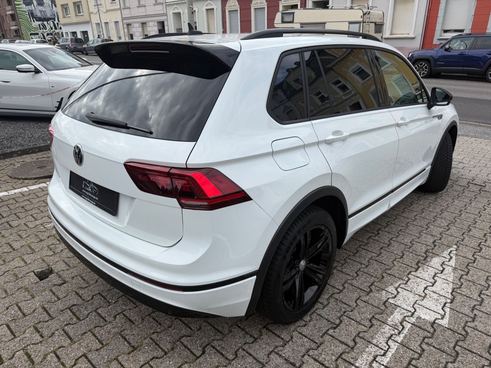 Fahrzeugabbildung Volkswagen Tiguan R-LINE 4Motion LED NAVI KAM. ACC SCHECKH.