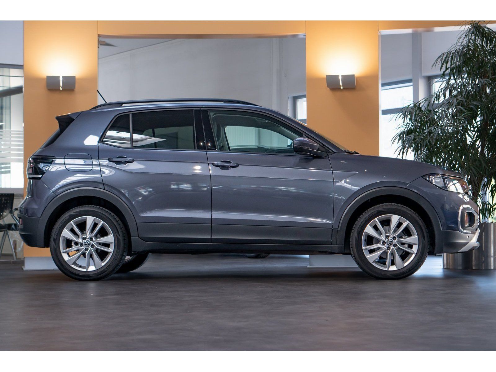 Fahrzeugabbildung Volkswagen T-Cross Life TSI *Cam*Navi*Sitzhzg*Einparkh*ACC*