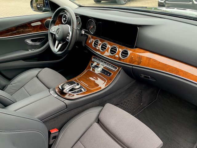 Fahrzeugabbildung Mercedes-Benz E 350 Td Avantgarde+LED+Comand+HeadUp+Kamera+AHK