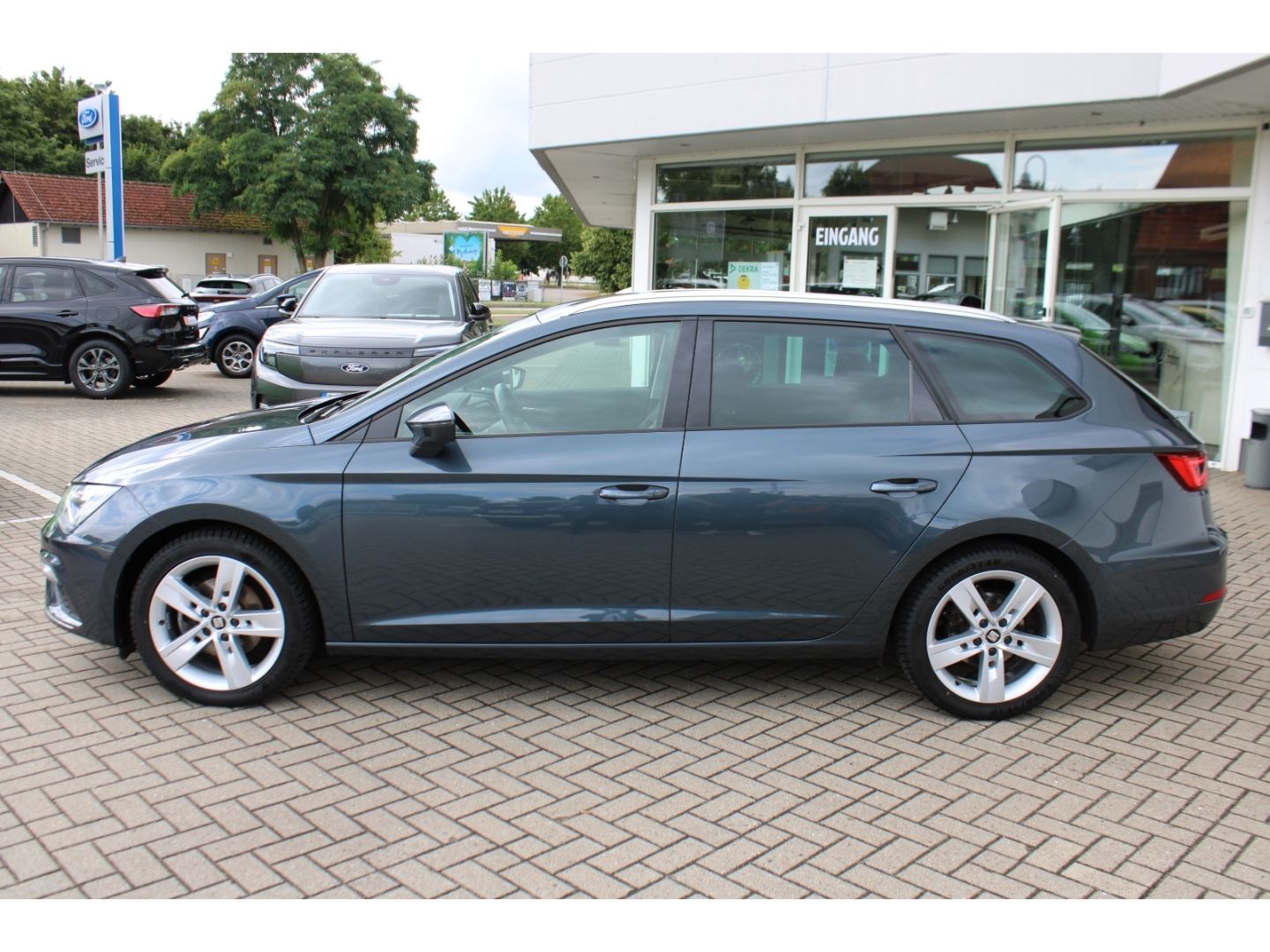 Fahrzeugabbildung SEAT Leon 1.5 TSI ST FR ACC LED Navi DAB PDC RFK AHK