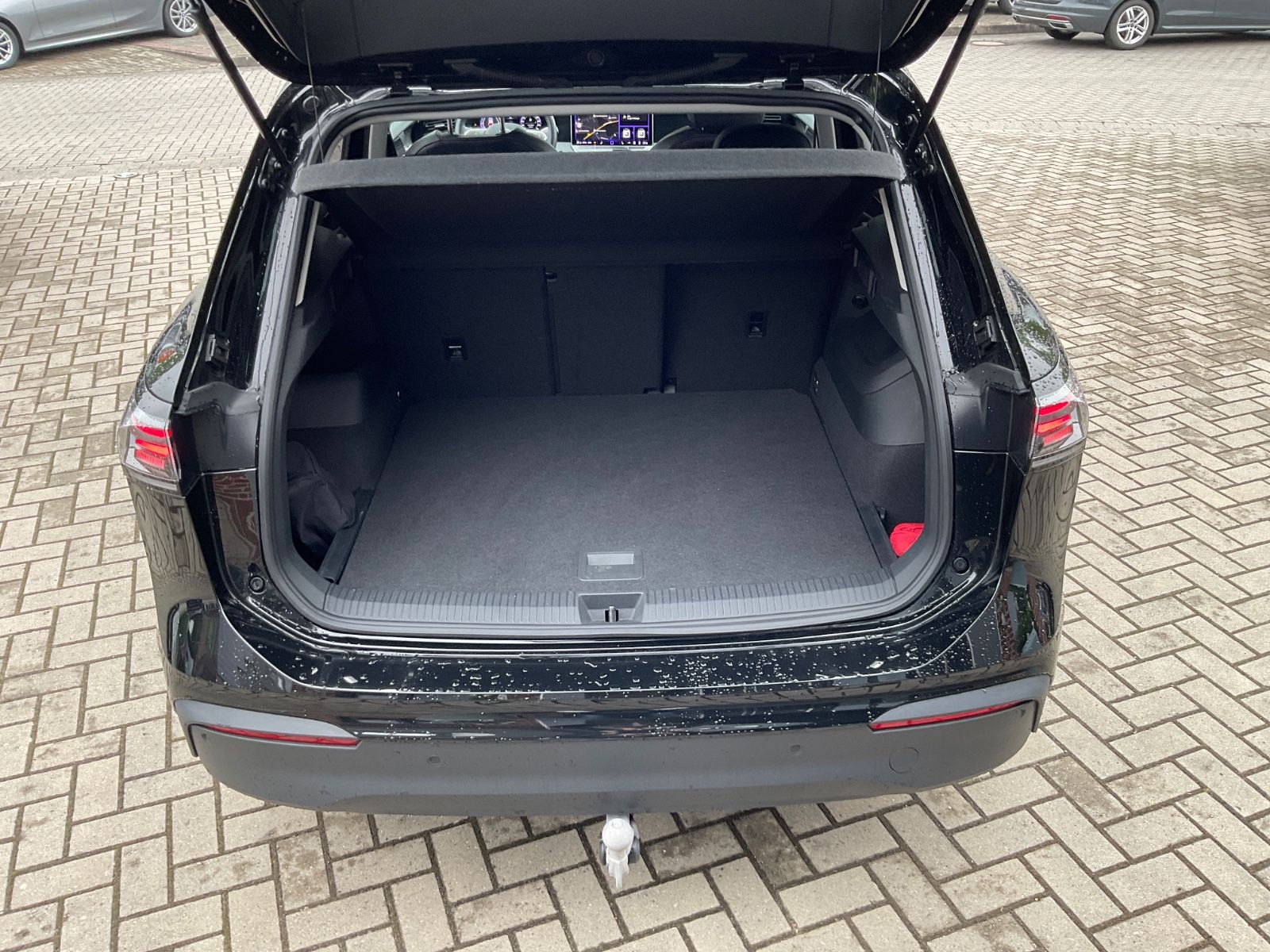 Fahrzeugabbildung Volkswagen Tiguan 2.0 TDI SCR DSG GOAL,AHK,IQLight,Navi,ACC