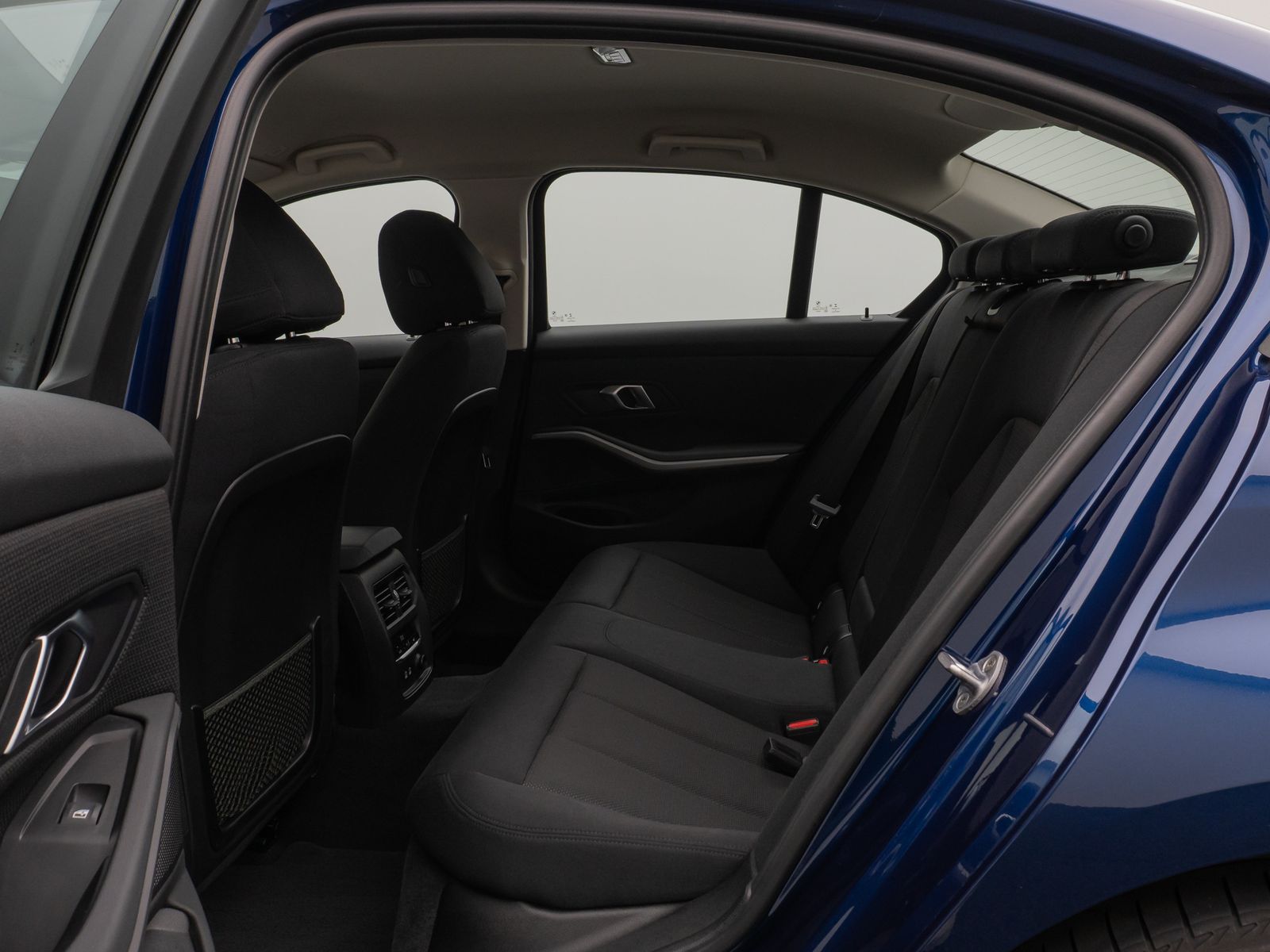 Fahrzeugabbildung BMW 330e  CockPitPro PDC Alarm Geschwindigkeitsreg