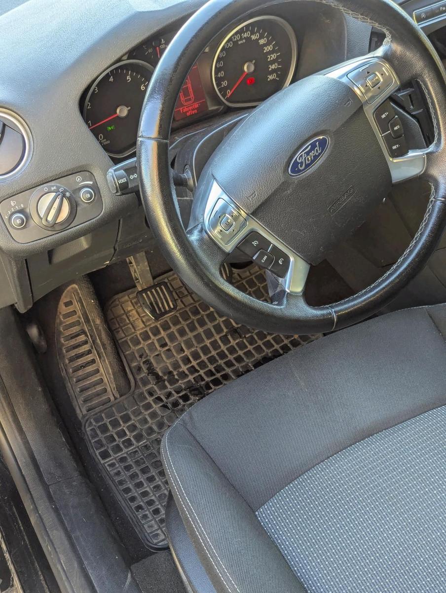 Ford Mondeo 2011 — photo 11