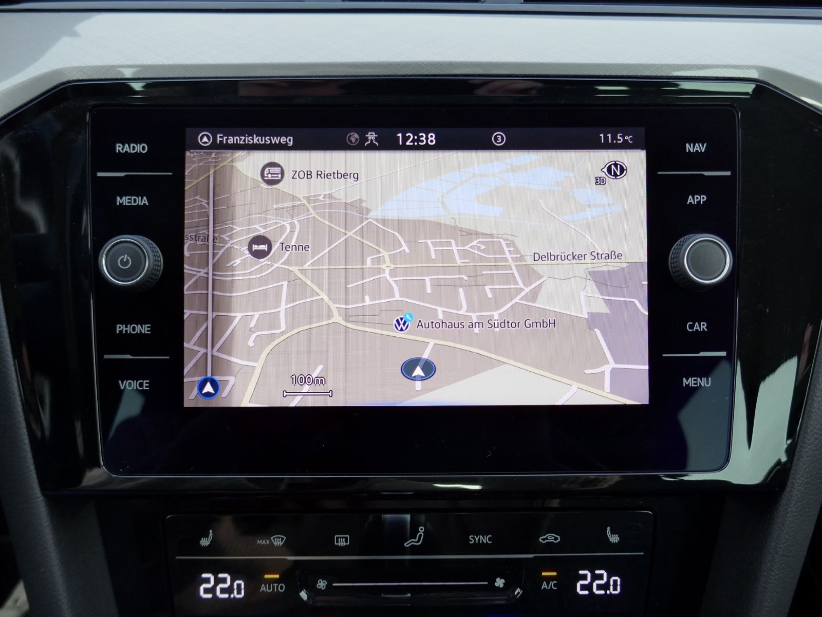 Fahrzeugabbildung Volkswagen Passat Variant Business 1.5 TSI DSG LED AHK RFK