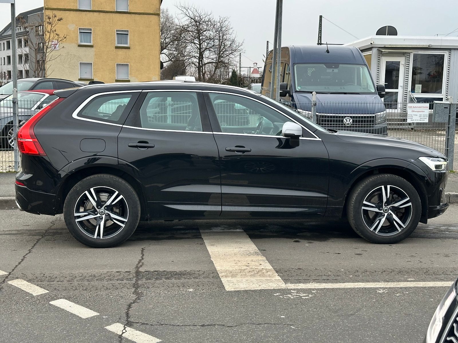 Fahrzeugabbildung Volvo XC60 T5 R DESIGN AWD*PANO+AHK+LED*