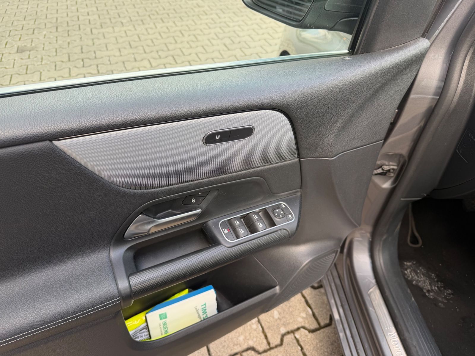 Fahrzeugabbildung Mercedes-Benz B 180 Business Paket
