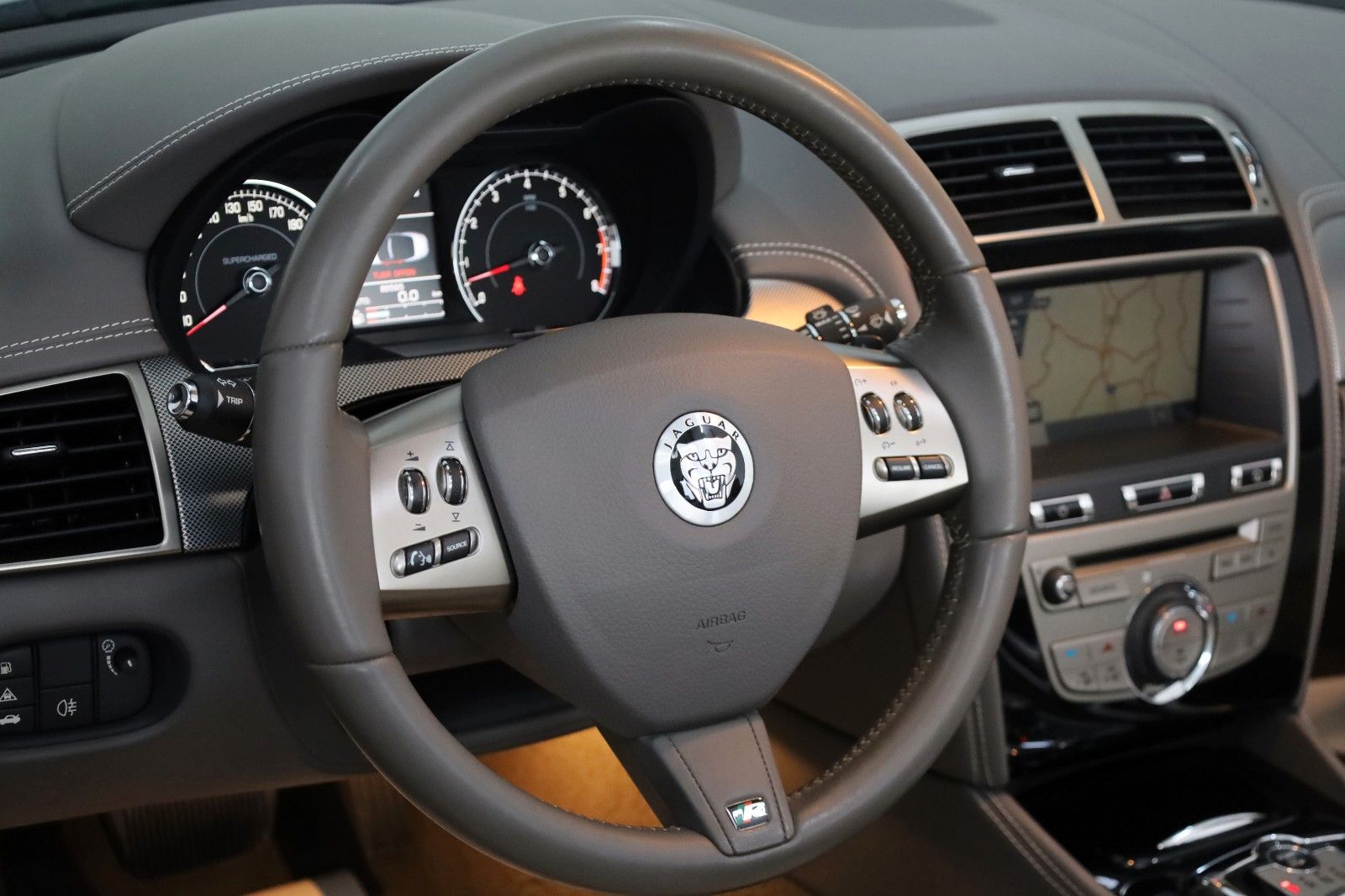 Fahrzeugabbildung Jaguar XKR Cabrio 5.0 V8 R Performance,Navi,SH+Lüftung