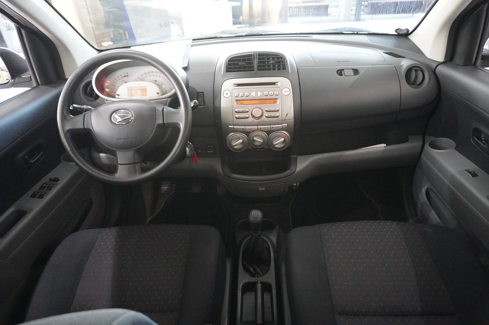 Fahrzeugabbildung Daihatsu Sirion 1.0 5-TÜR KLIMA/CD/AUX/8-FACH/TÜV