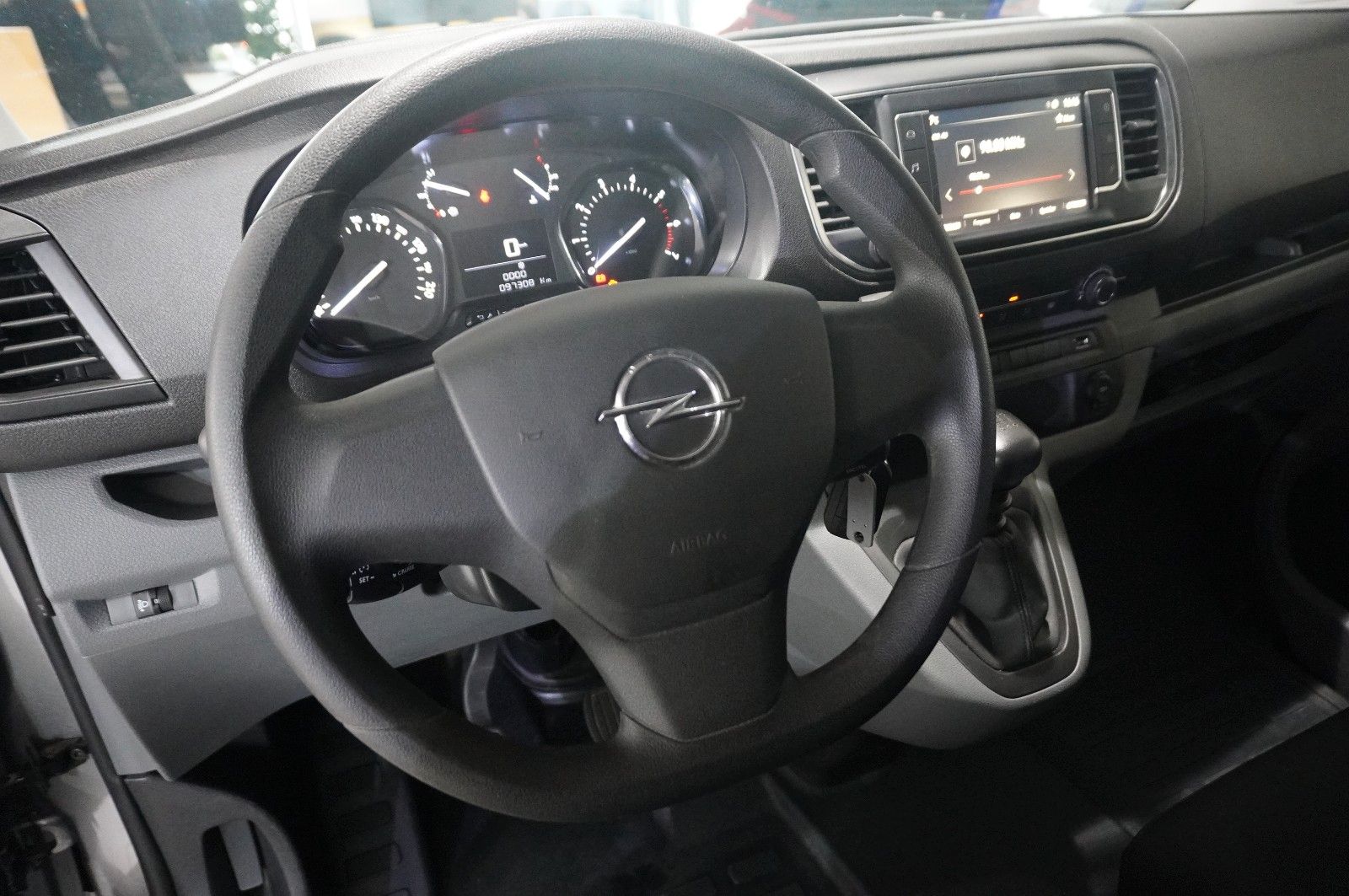 Fahrzeugabbildung Opel Vivaro C Kombi 2.0D "L" 9-SITZER NAVI/TEMP./DAB+