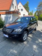 Mercedes-Benz ML 320 CDI 4MATIC - EDIT10N - Mercedes-Benz ML 320: Schwarz