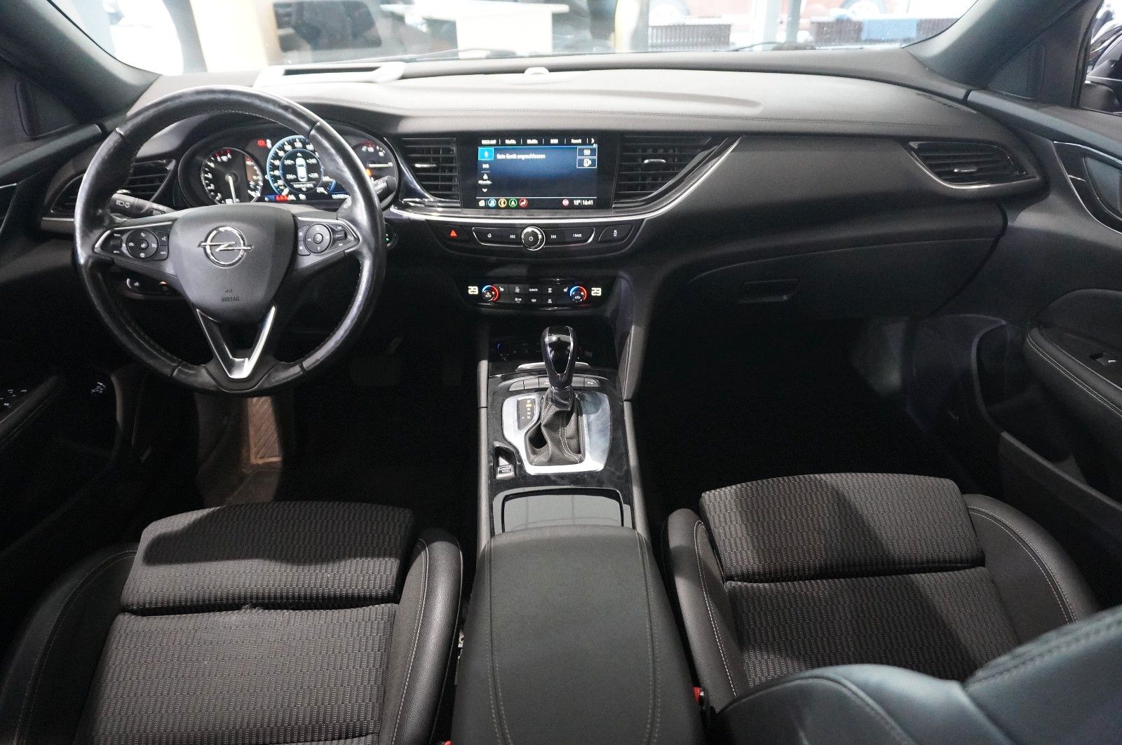 Fahrzeugabbildung Opel Insignia B ST 2.0D ELEGANCE NAVI/HUD/KAMERA/AHK