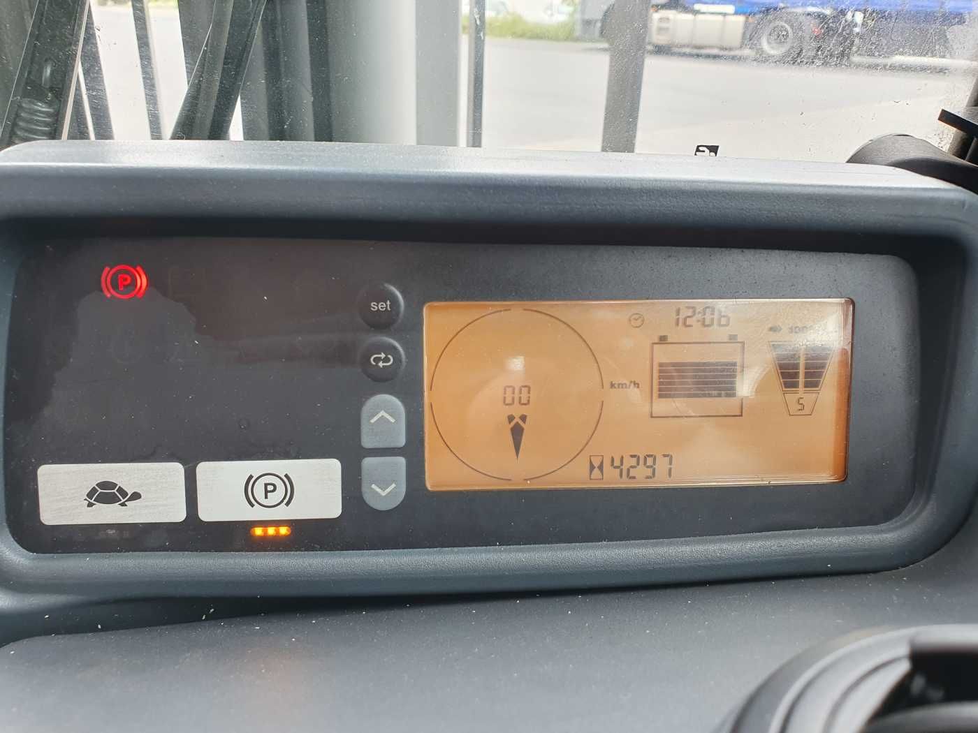 Fahrzeugabbildung Jungheinrich EFG 215 / Triplex: 4.25m! / SS /  4.297h!