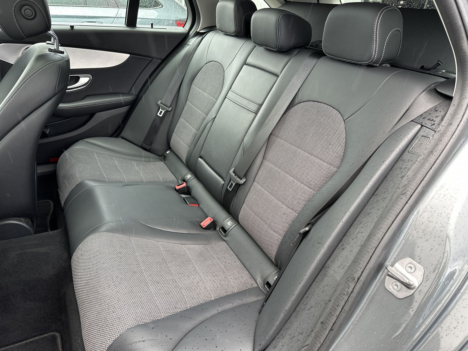 Fahrzeugabbildung Mercedes-Benz C 300 T Avantgarde NAV+LED+PANORAMA+18ZO+KAMERA