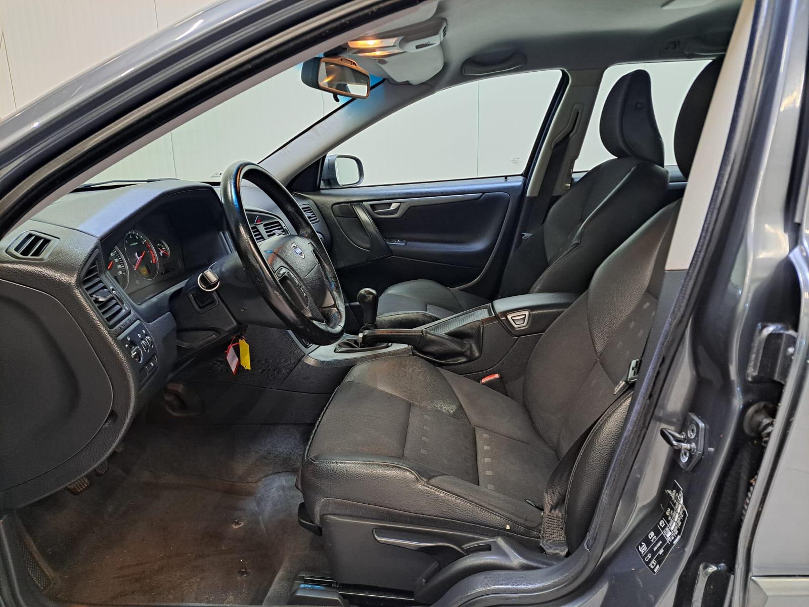Volvo V70 2006 — photo 11