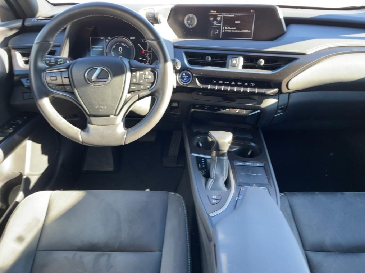 Fahrzeugabbildung Lexus UX 250h Style Edition