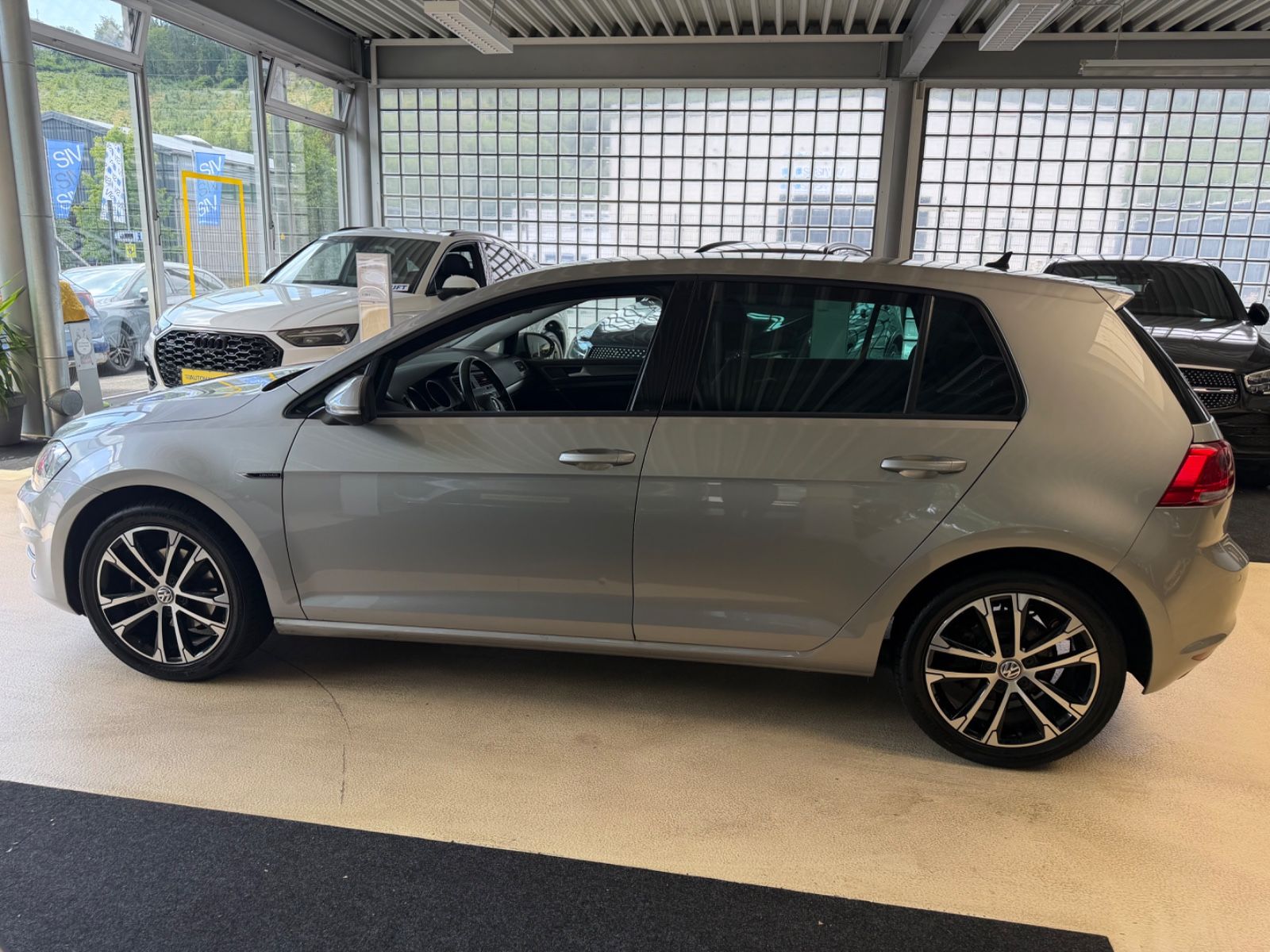Fahrzeugabbildung Volkswagen Golf VII Lim. Lounge BMT