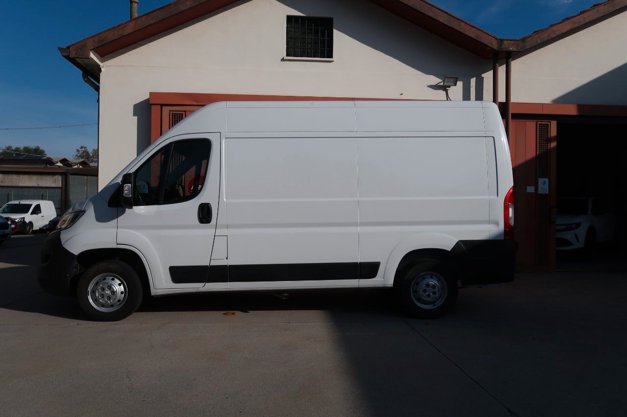 Citroën CITROEN Jumper 33 L2H2 2.2 bluehdi 120cv S&S imagem 2