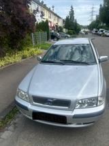 Volvo V40 1.6 - - gebrauchte Volvo V40 aus dem Jahr 2000