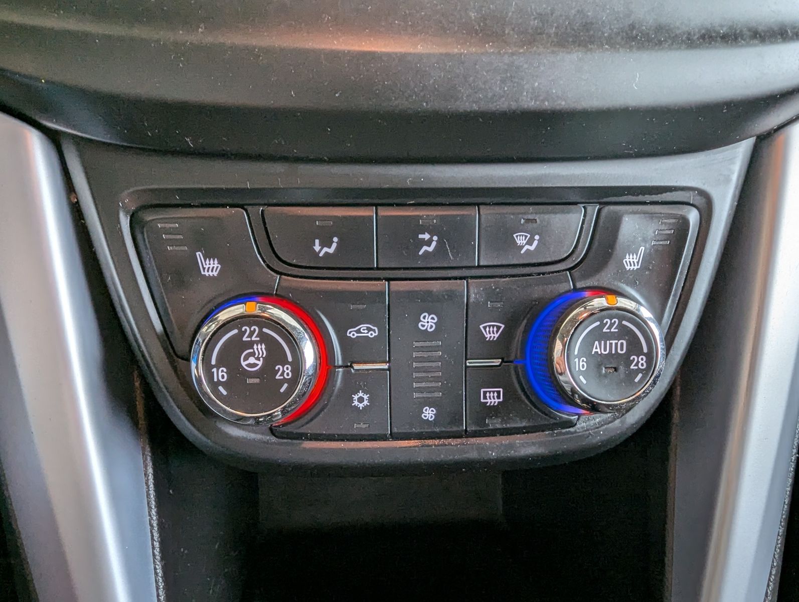 OPEL Zafira 1.4 Turbo 7-Sitze Navi-950 Kamera - Image 23