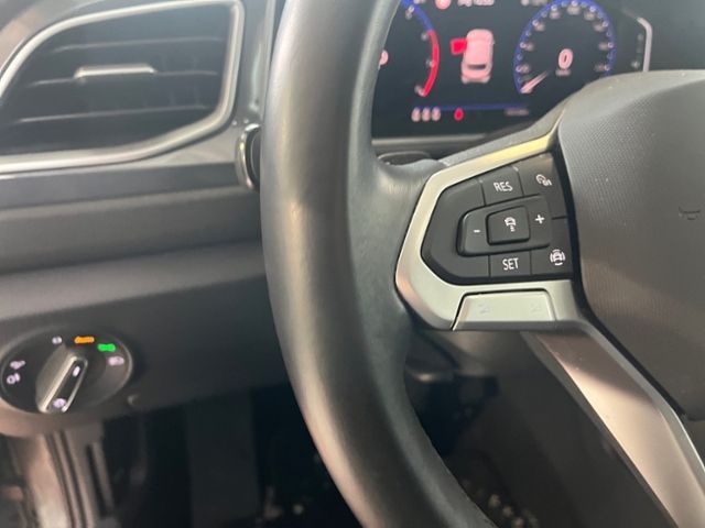 Fahrzeugabbildung Volkswagen T-ROC 1.5 TSI DSG STYLE GJR NAVI APP-CONNECT