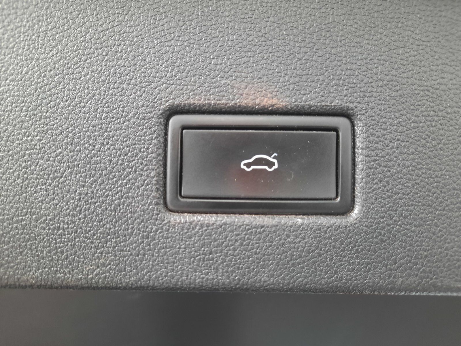 Fahrzeugabbildung Volkswagen T-Roc R-Line TSI DSG *AHK*Cam*Navi*LED*PDC*ACC*