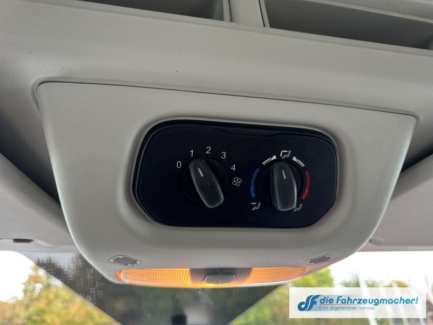 Fahrzeugabbildung Ford Transit Kombi 350 L3 2.2 TDCi DPF *4375 *KLIMA