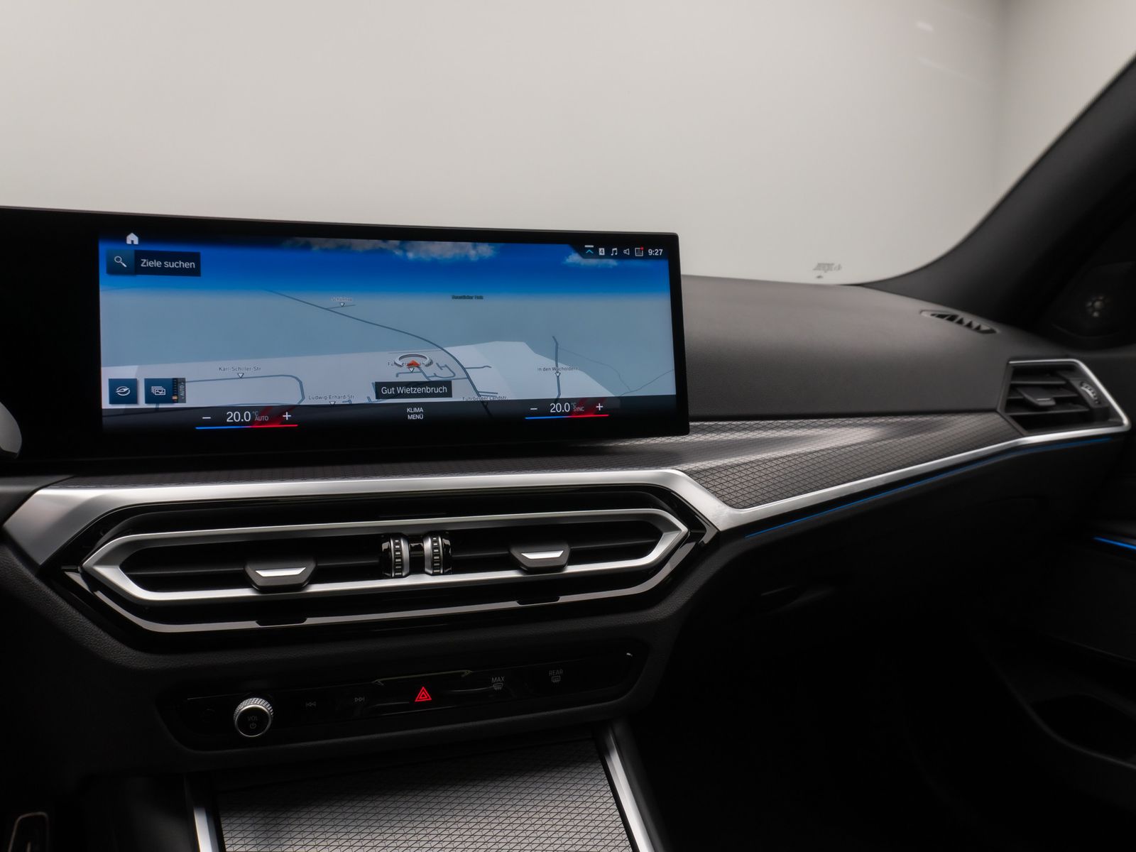 Fahrzeugabbildung BMW 330e xD M Sport Panorama Kamera HUD DAB H/K AHK