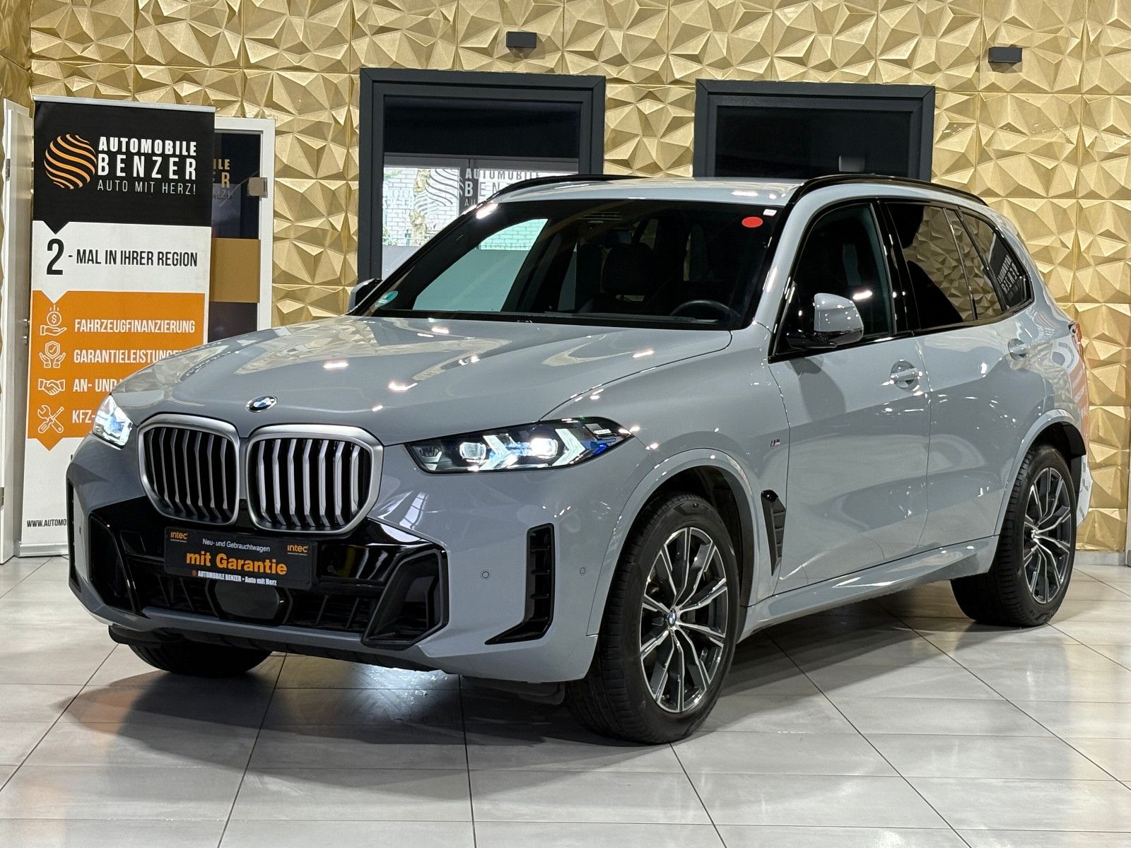 Fahrzeugabbildung BMW X5 30 d xDrive M Sport/HEAD-UP/360°/SOUND/AMBIEN