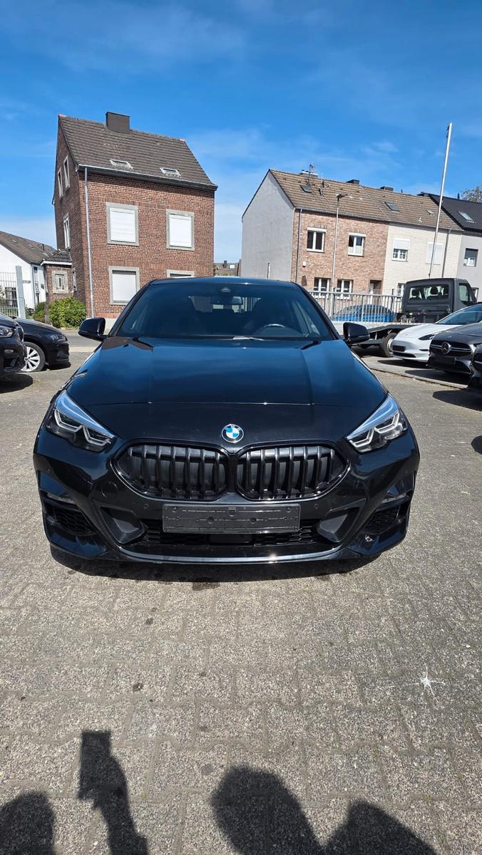 BMW 218 i Gran Coupe M Sport, Panoramadach, Leder ..