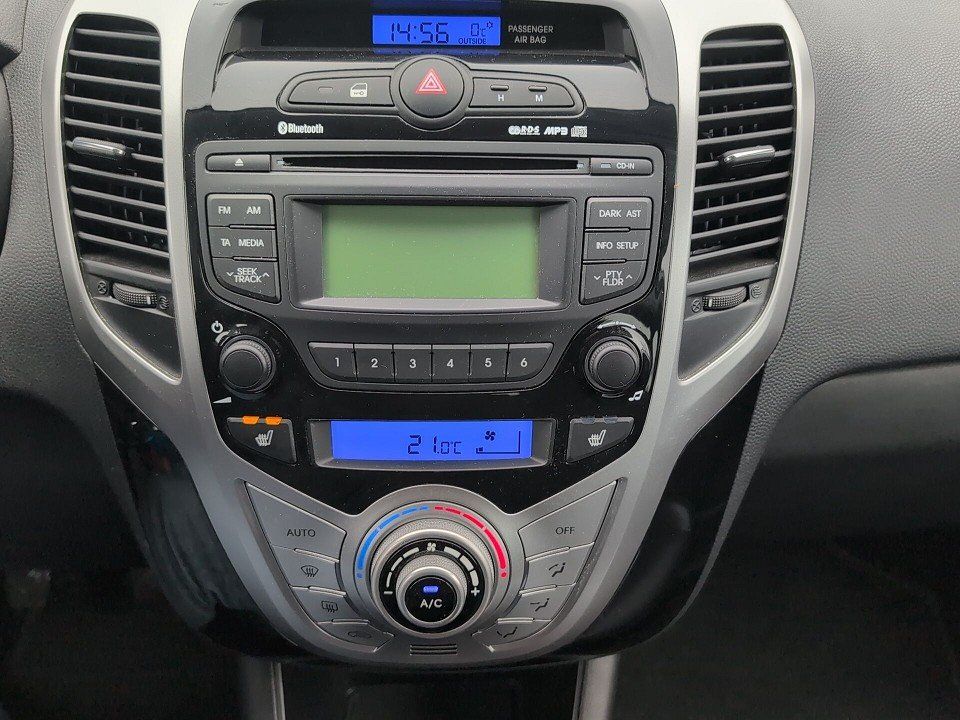 Fahrzeugabbildung Hyundai ix20 1.4 GOLD GARANTIE 1HD WENIG-KM AHK LEDER+BT