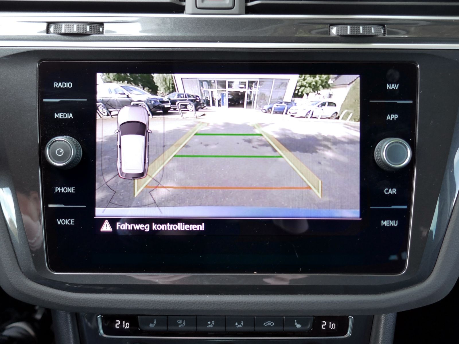 Fahrzeugabbildung Volkswagen Tiguan Highline 2.0 TDI 4MOTION LED AHK RFK ACC