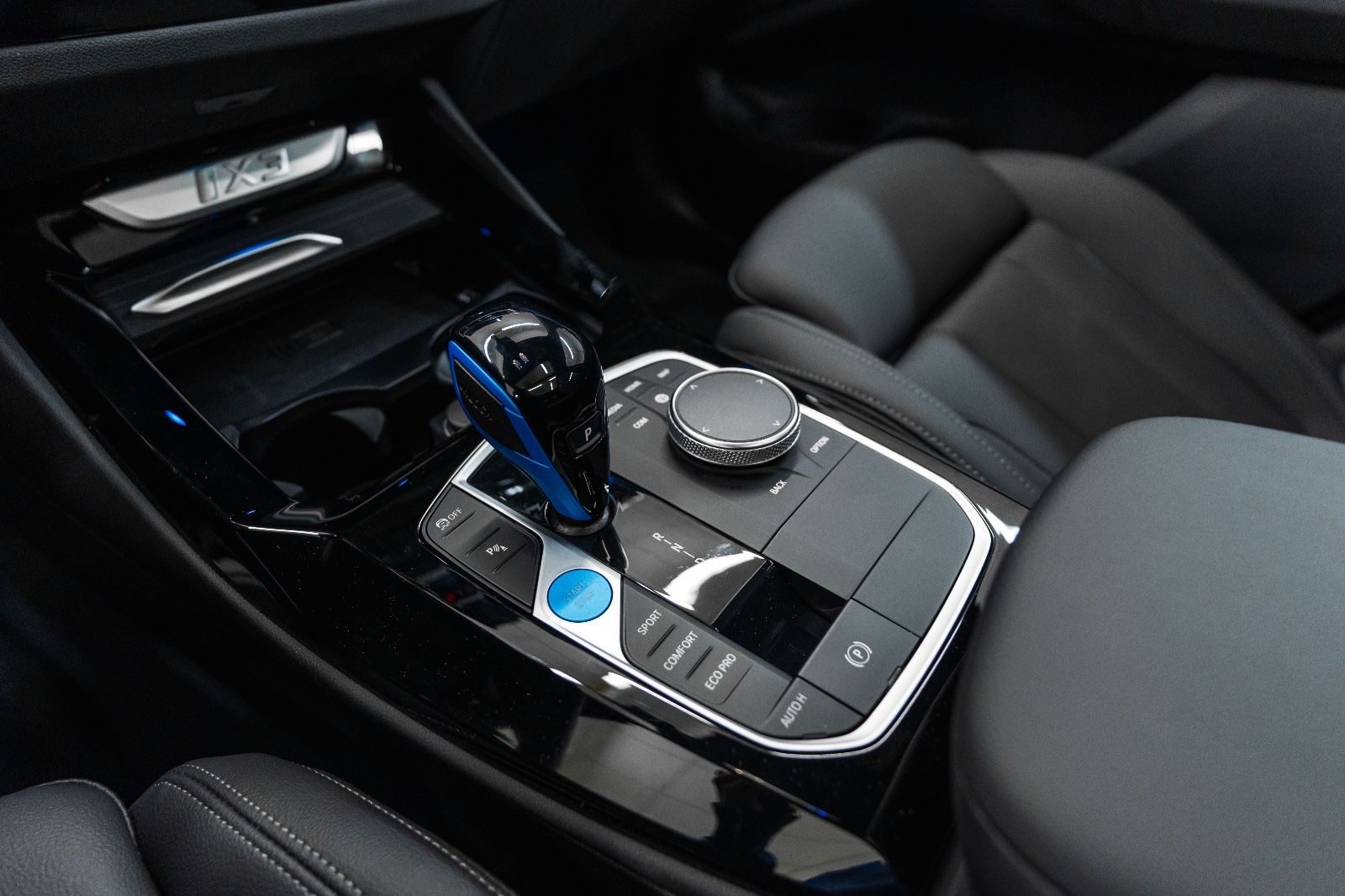 Fahrzeugabbildung BMW iX3 80KWH INSPIRING M-Sportpaket Laserlicht ACC
