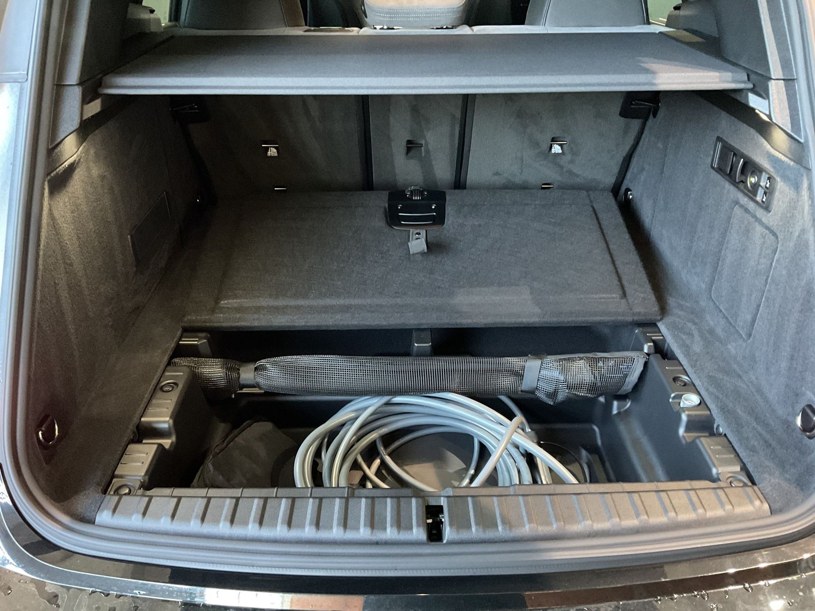 Fahrzeugabbildung BMW iX M70 |B&W |Panoramaglasdach| Sitzbelüftung vor