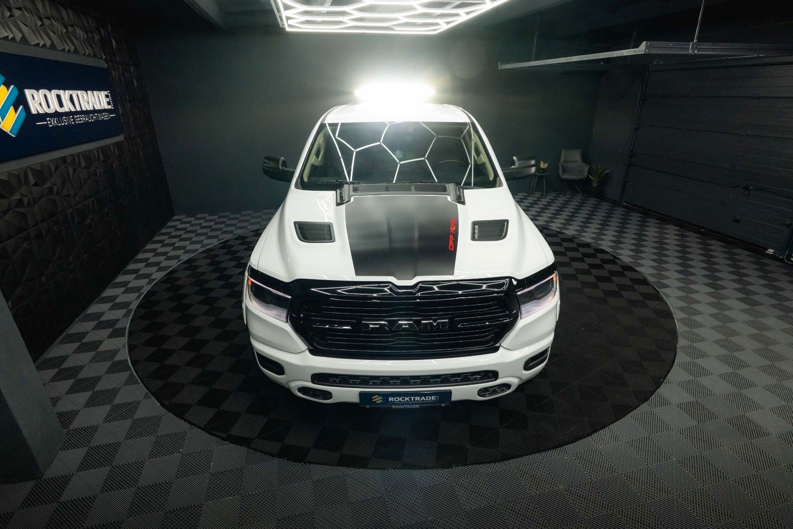 Fahrzeugabbildung Dodge RAM 5.7 V8 HEMI 4x4 OFFROAD Night-Paket *LED*