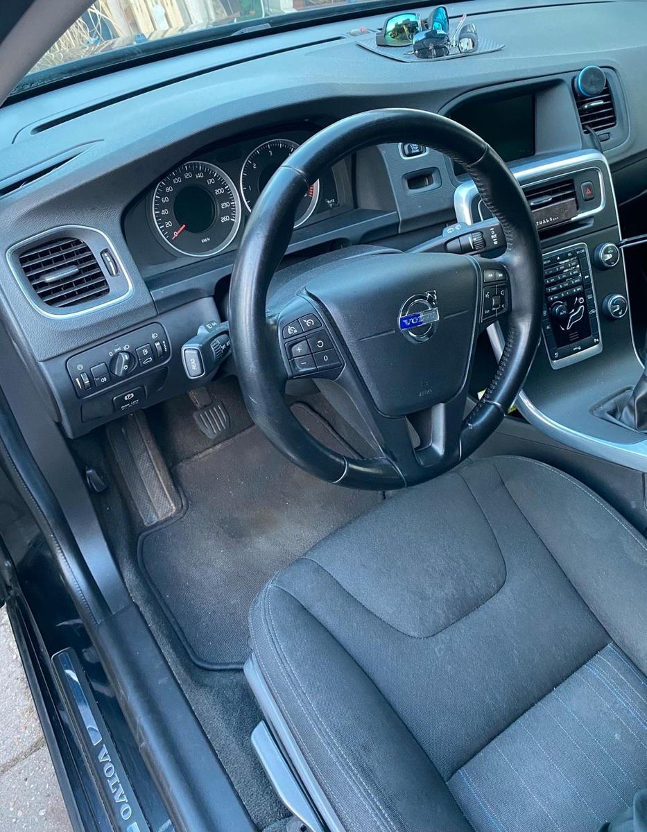 Volvo V60 2011 — photo 10