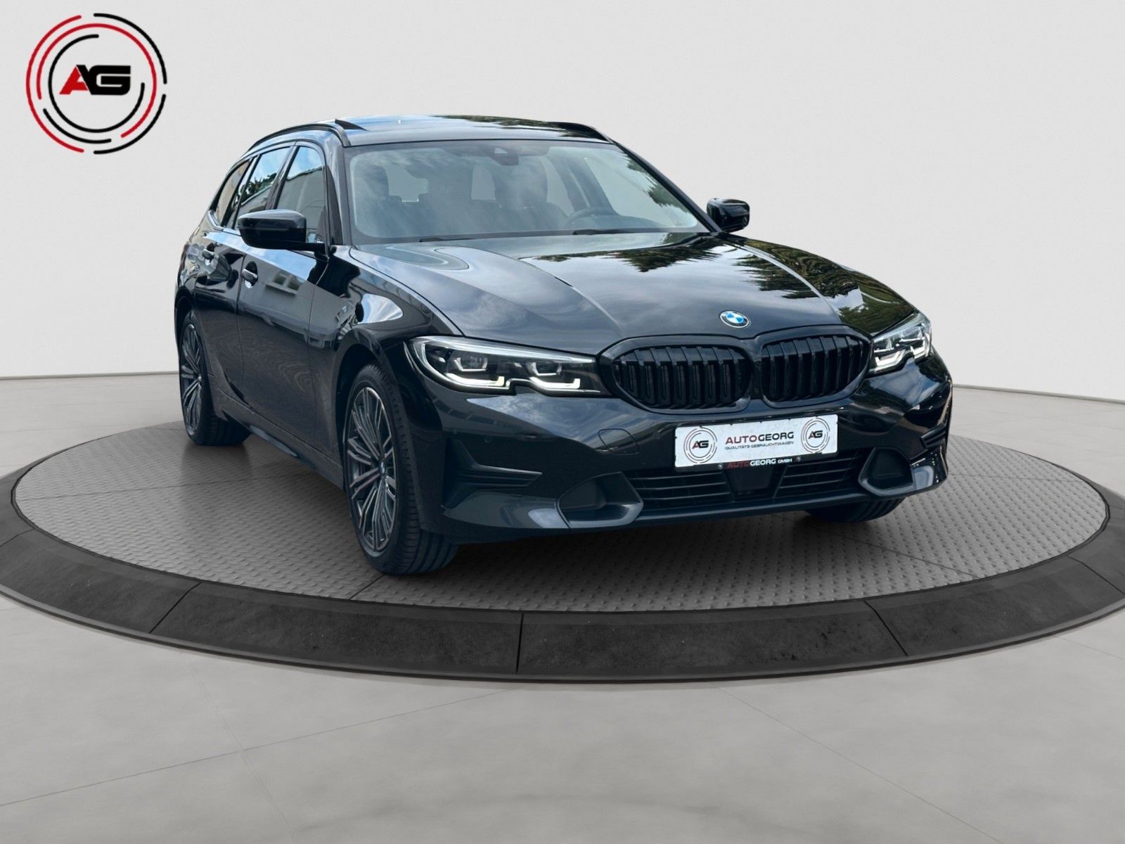 BMW 320dT Sport LC.PRO ACC LED PANO HIFI KAMERA AHK foto 3