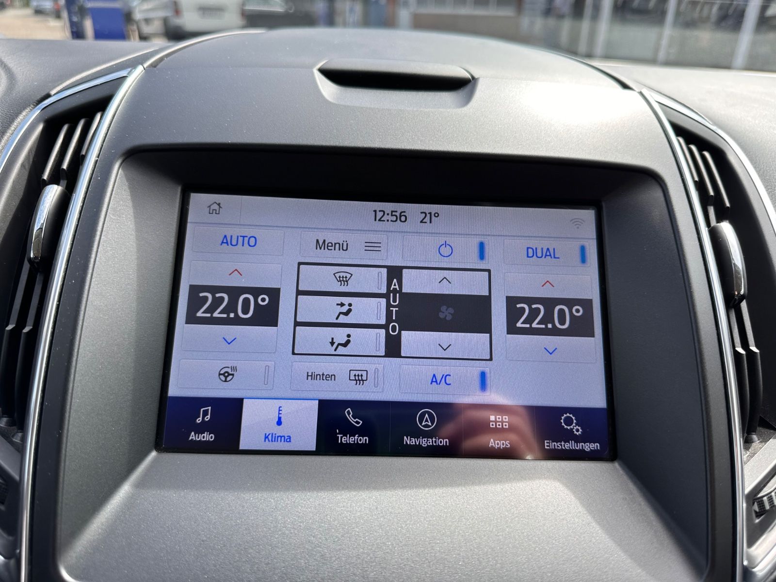 Fahrzeugabbildung Ford S-Max 1.5 EB Titanium 7-Sitz/LED/KeyFree/RFK/PDC