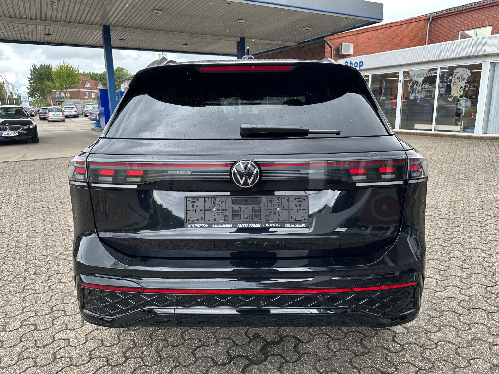 Fahrzeugabbildung Volkswagen Tiguan 2.0 TDI 4M R-Line Pano/AHK/ACC/Navi