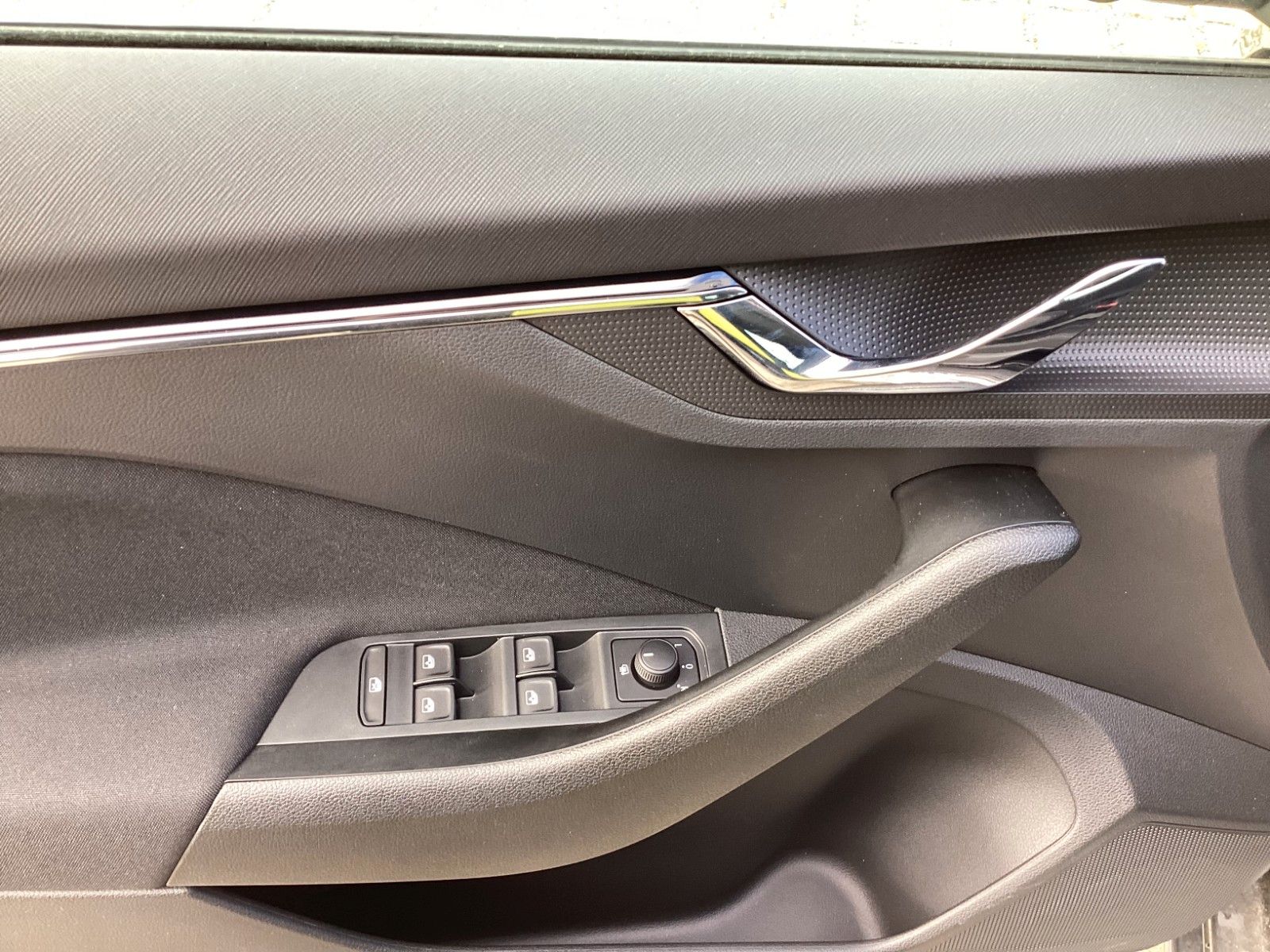 Fahrzeugabbildung SKODA Scala Tour 1.0 TSI 81 KW 6-Gang