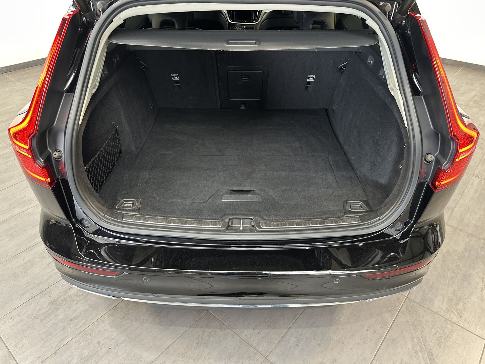 Fahrzeugabbildung Volvo V60 T6 Hybrid Plus Bright AWD NAV+LED+H&K+HUD+VC