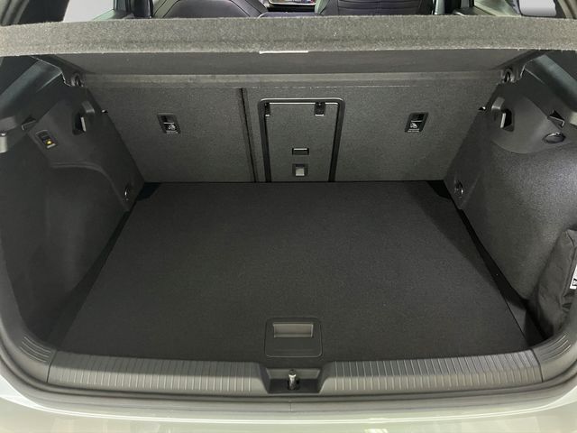Golf VIII R-Line 1.5 eTSI DSG