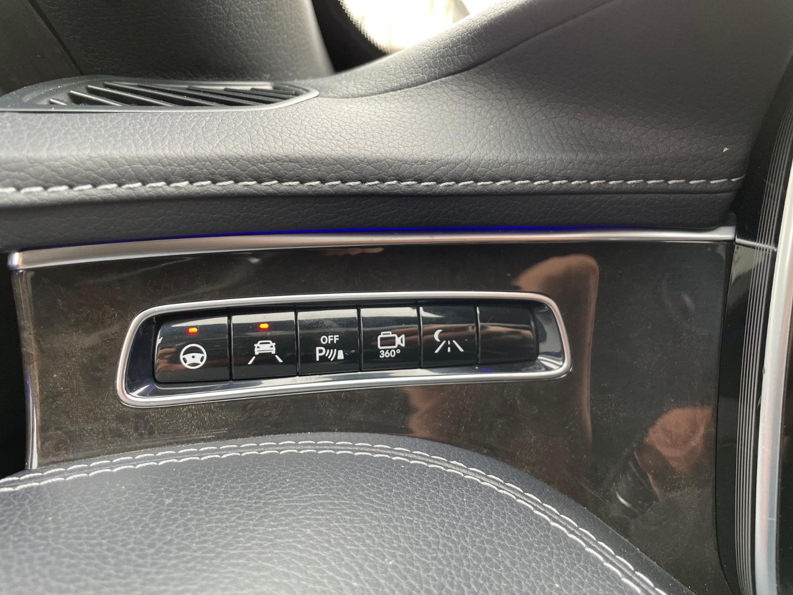 Fahrzeugabbildung Mercedes-Benz S 500 Cabrio |AMG|Nightvision|360°|Swarovski|