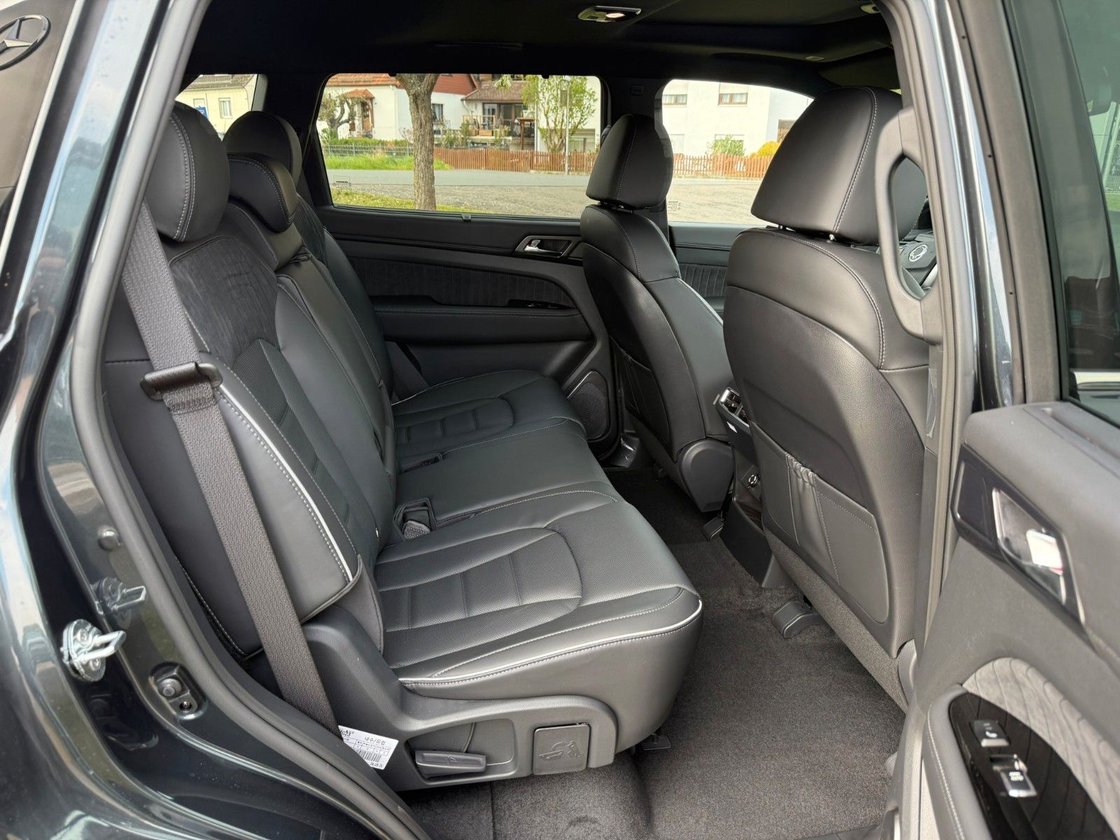 Fahrzeugabbildung KGM REXTON+LUX+360*KAMERA+LEDER+20ZOLL+ALLRAD+MEMORY