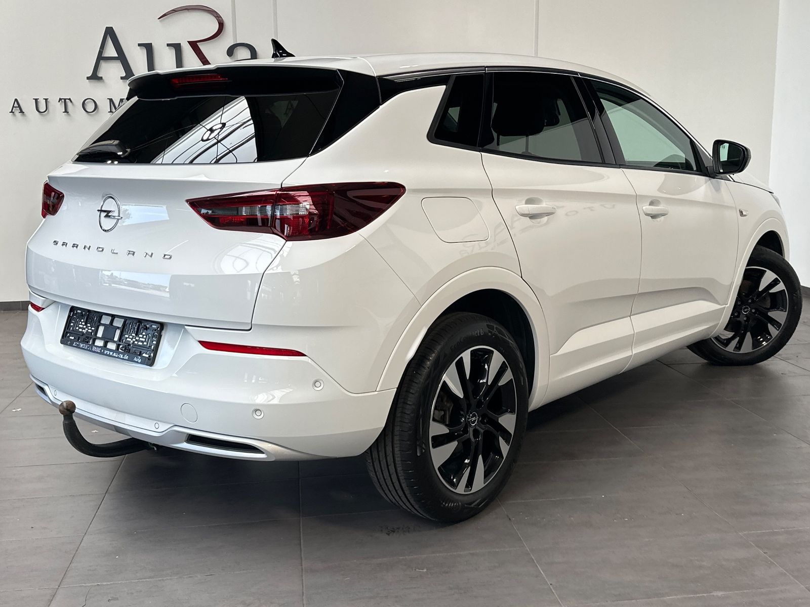 Fahrzeugabbildung Opel Grandland 1.5 D Automatik Elegance NAV+LED+AHK